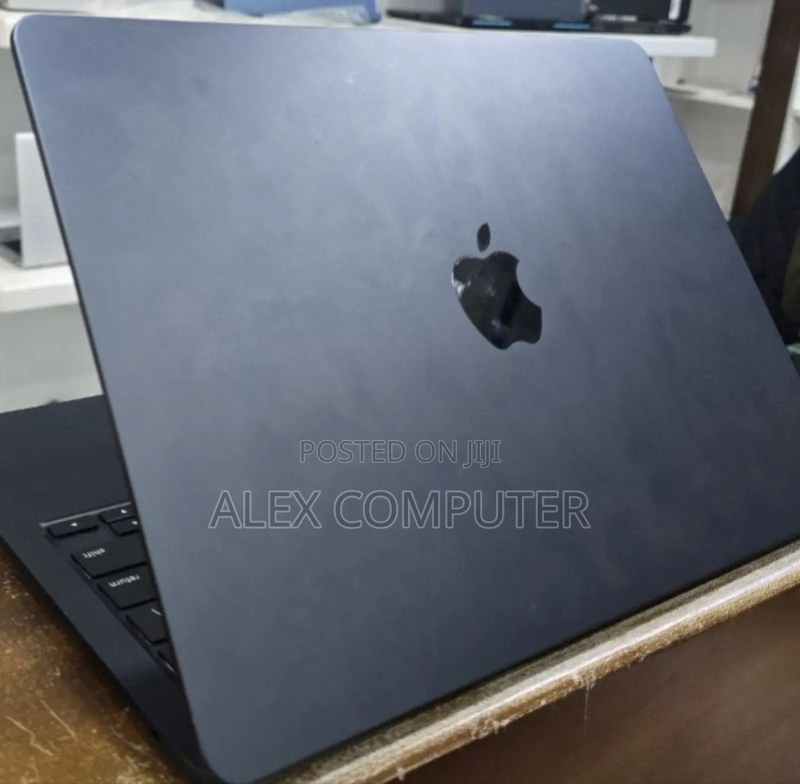 New Laptop Apple MacBook Air 2022 M2 8GB Apple M2 SSD 256GB