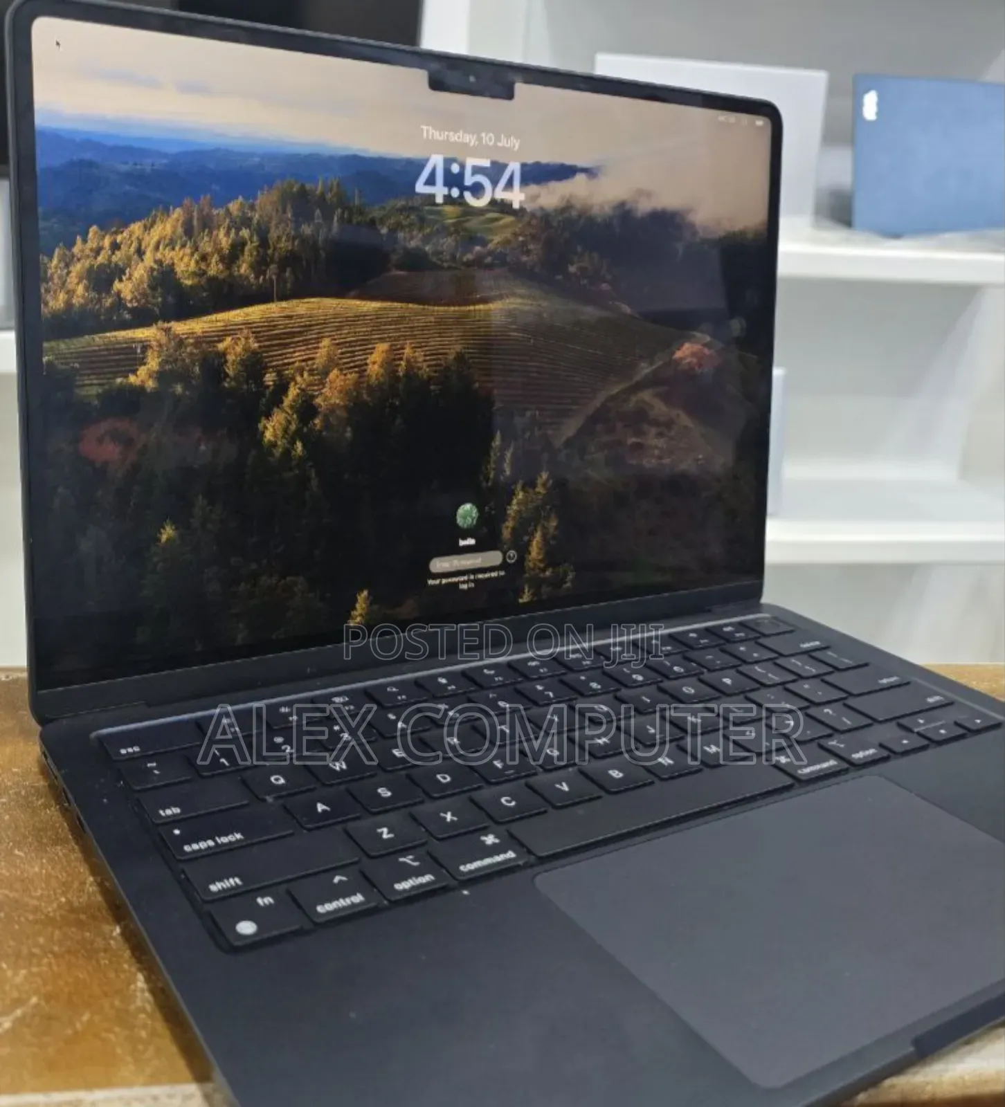 New Laptop Apple MacBook Air 2022 M2 8GB Apple M2 SSD 256GB