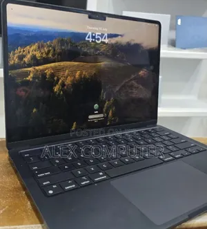 New Laptop Apple MacBook Air 2022 M2 8GB Apple M2 SSD 256GB