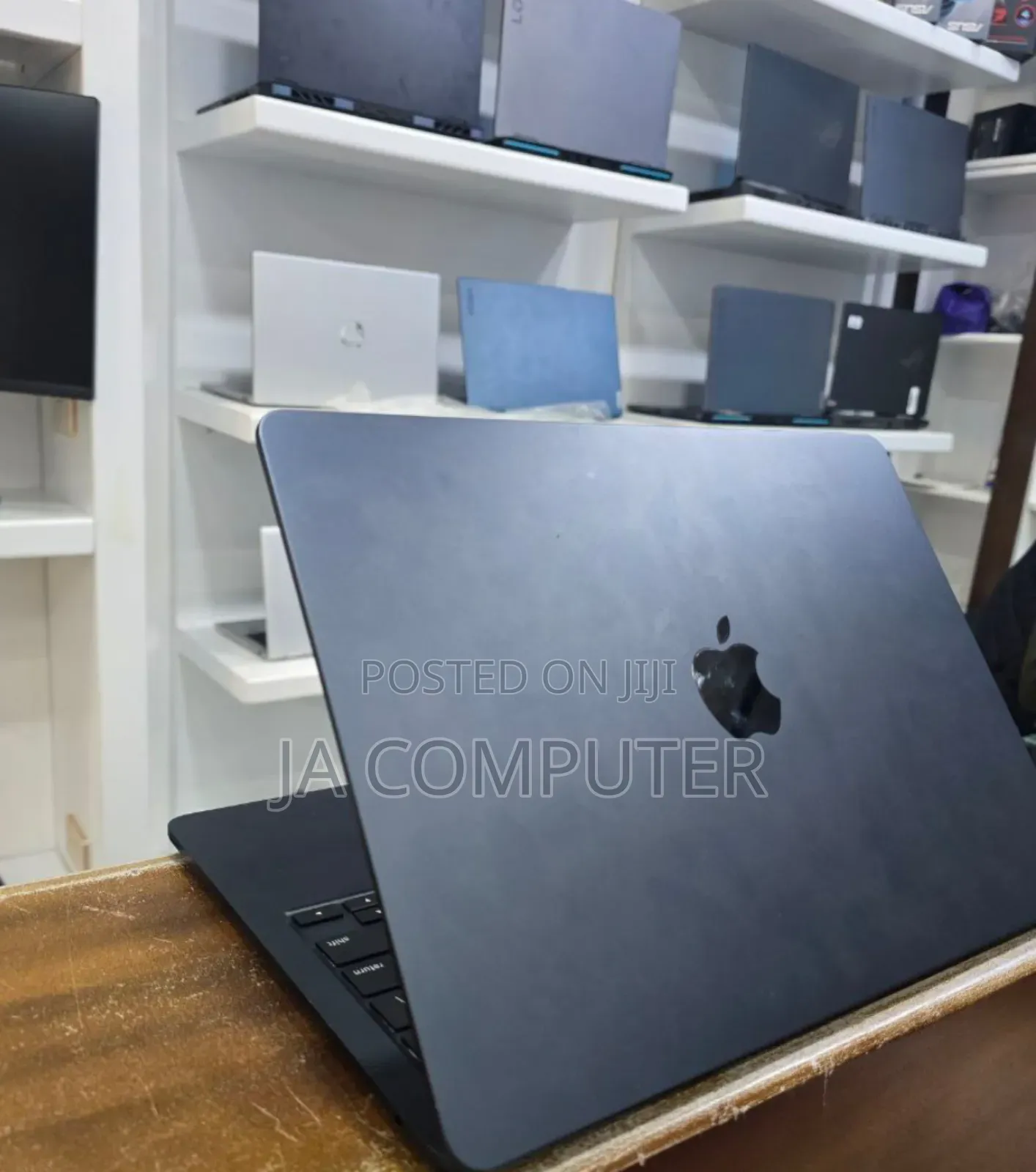 New Laptop Apple MacBook Air 2022 M2 8GB Apple M1 SSD 256GB