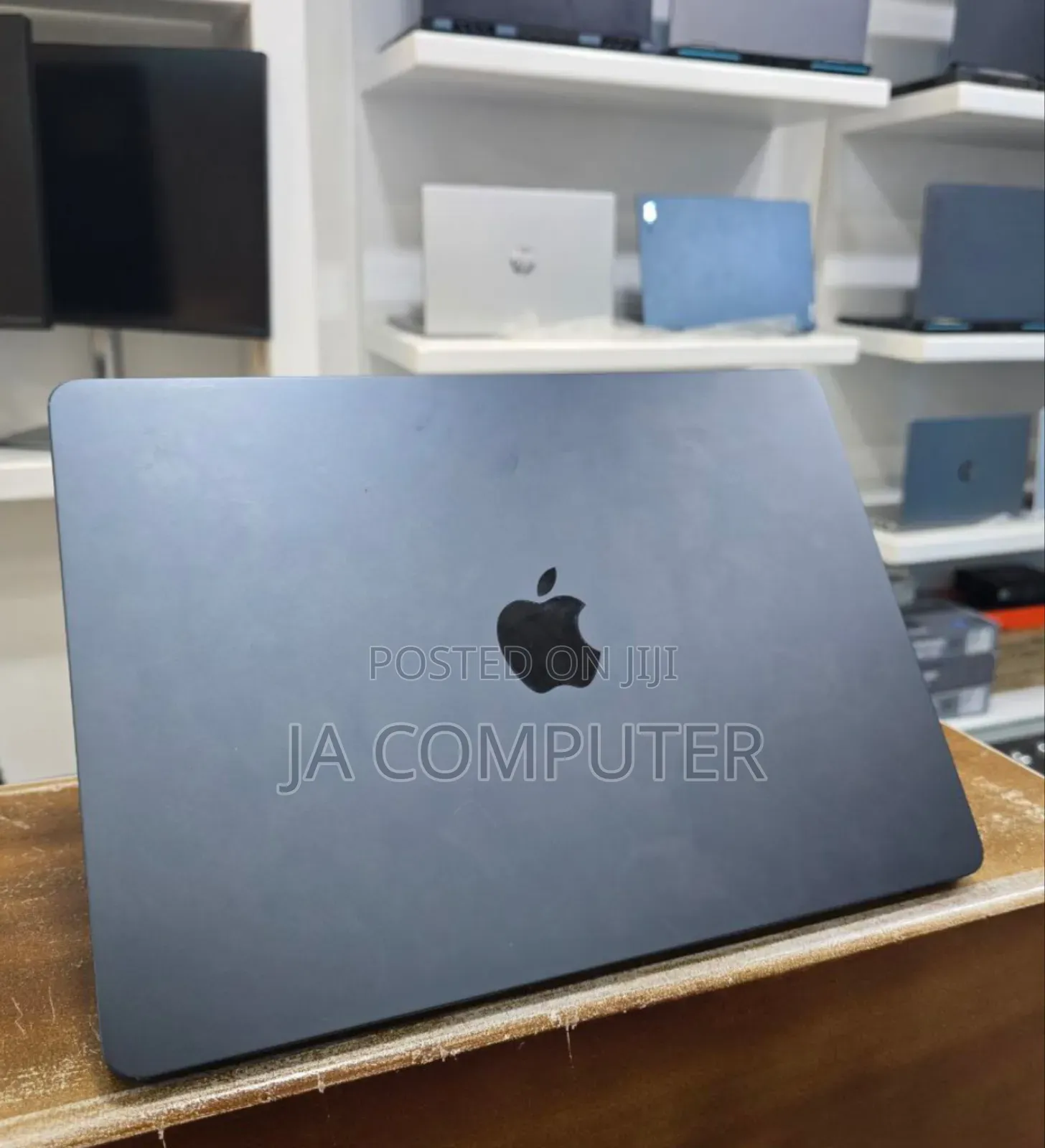 New Laptop Apple MacBook Air 2022 M2 8GB Apple M1 SSD 256GB