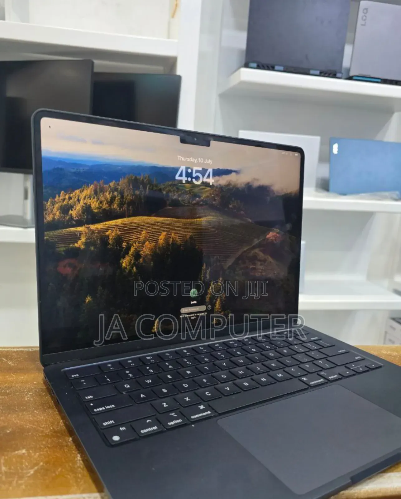 New Laptop Apple MacBook Air 2022 M2 8GB Apple M1 SSD 256GB