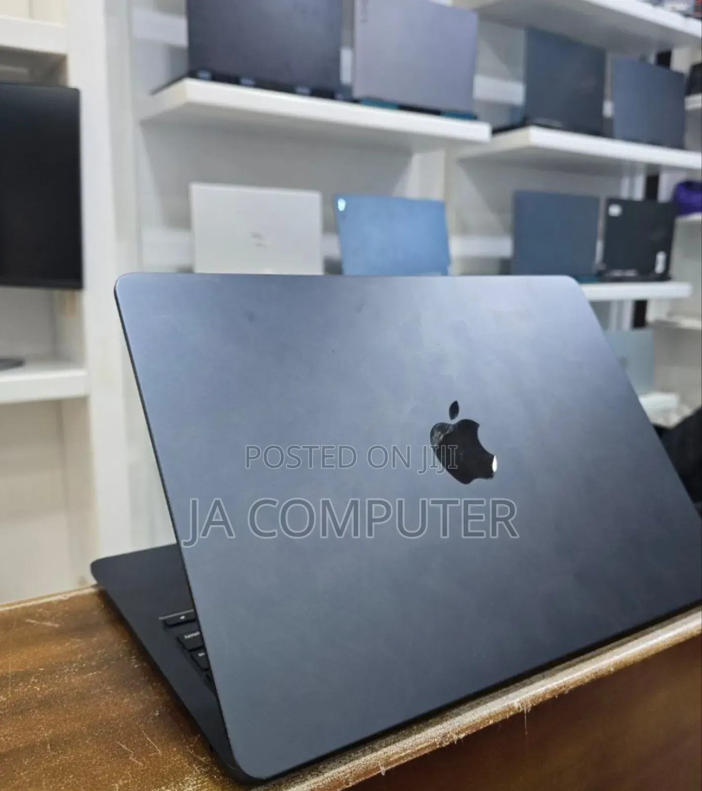 New Laptop Apple MacBook Air 2022 M2 8GB Apple M1 SSD 256GB