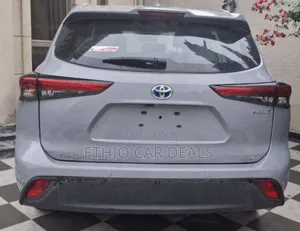 New Toyota Highlander Hybrid 2024 Silver