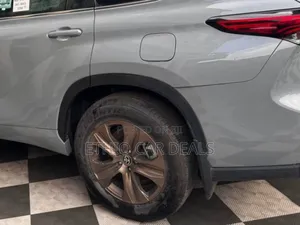 New Toyota Highlander Hybrid 2024 Silver