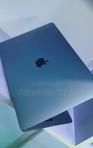 New Laptop Apple MacBook Pro M1 8GB Intel Core I7 SSD 256GB