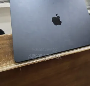 Photo - New Laptop Apple MacBook Air 2022 M2 8GB Intel Core M SSD 256GB