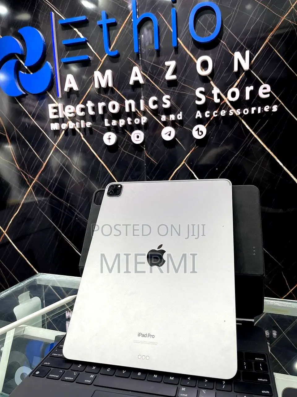 Apple iPad Pro (2022) 128 GB Gray