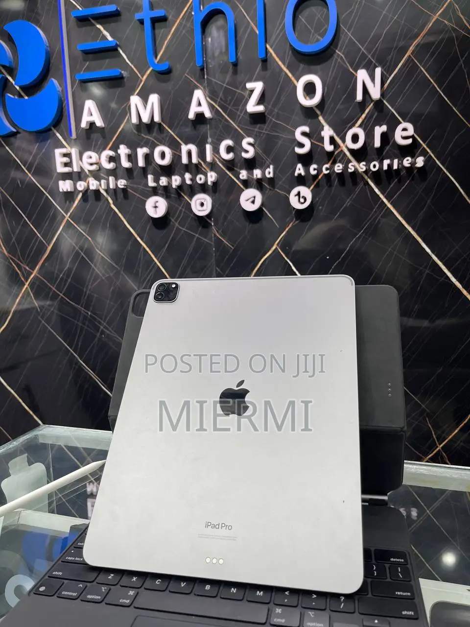 Apple iPad Pro (2022) 128 GB Gray