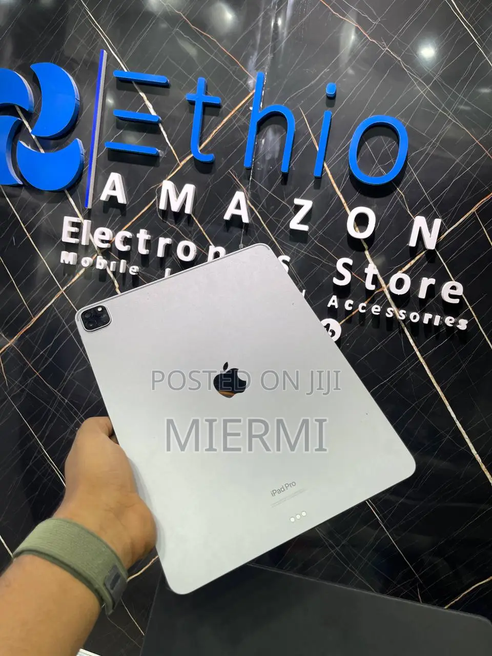 Apple iPad Pro (2022) 128 GB Gray