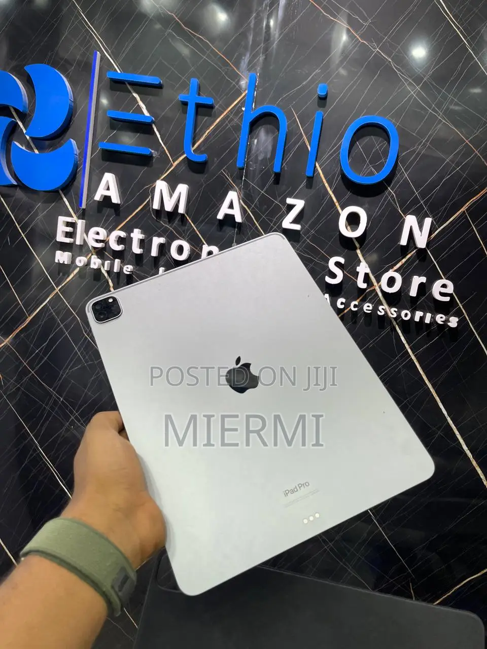 Apple iPad Pro (2022) 128 GB Gray