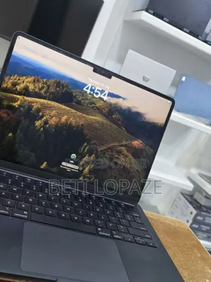 Photo - New Laptop Apple MacBook 8GB Intel Core I5 SSD 256GB