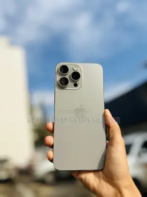 Photo - Apple iPhone 15 Pro Max 1 TB Gray