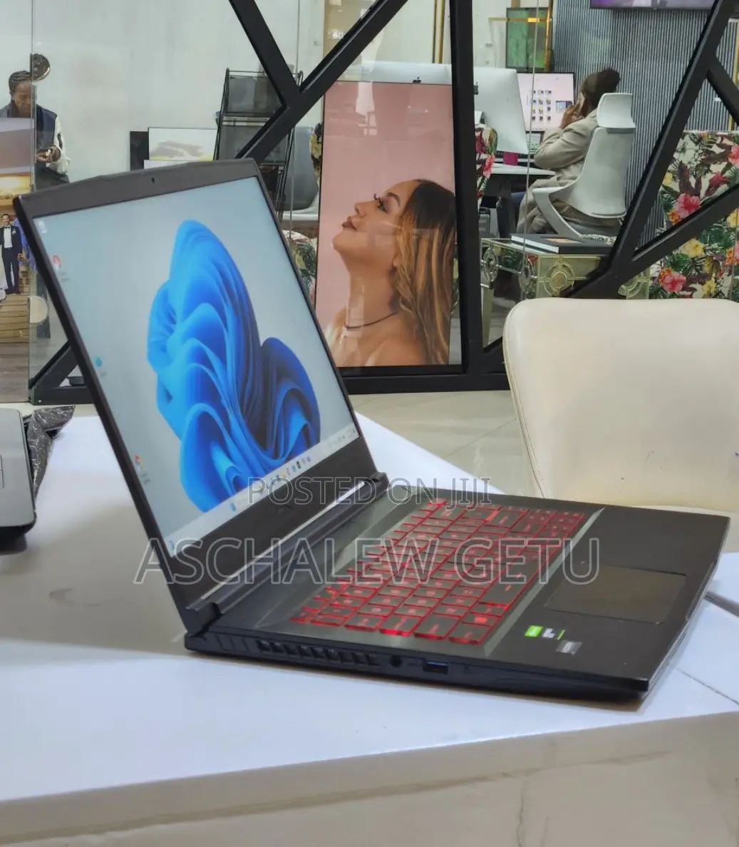 New Laptop MSI GF63 12GB Intel Core I5 SSD 512GB