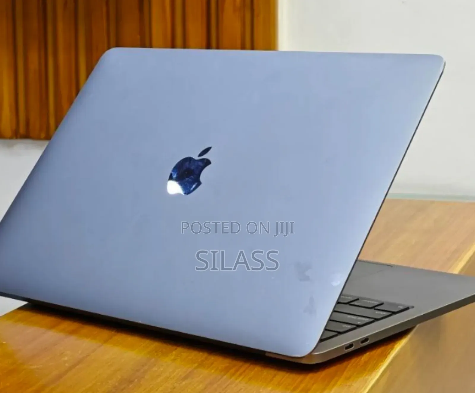 New Laptop Apple MacBook Pro 2020 8GB Intel Core i5 SSD 256GB