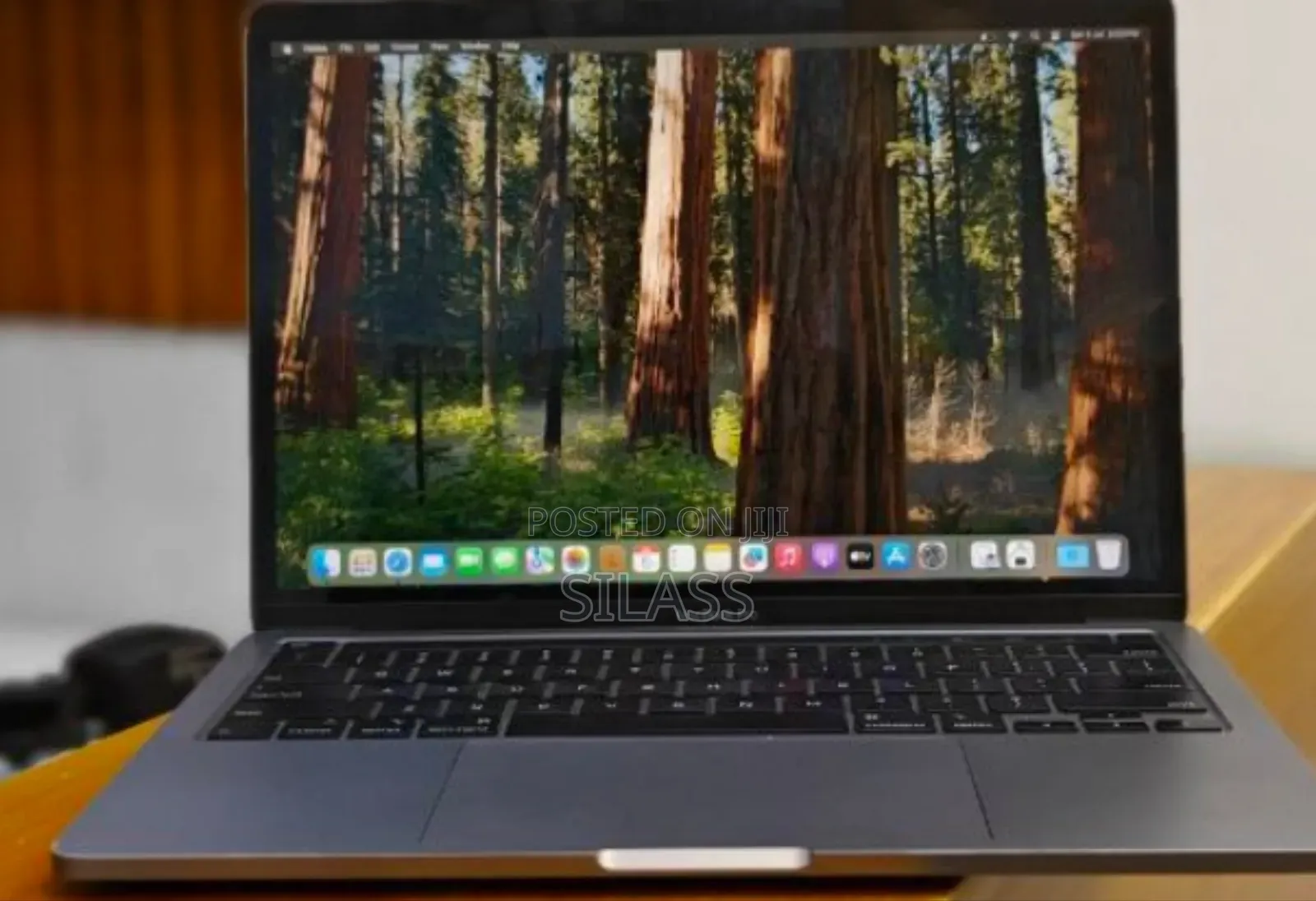 New Laptop Apple MacBook Pro 2020 8GB Intel Core i5 SSD 256GB