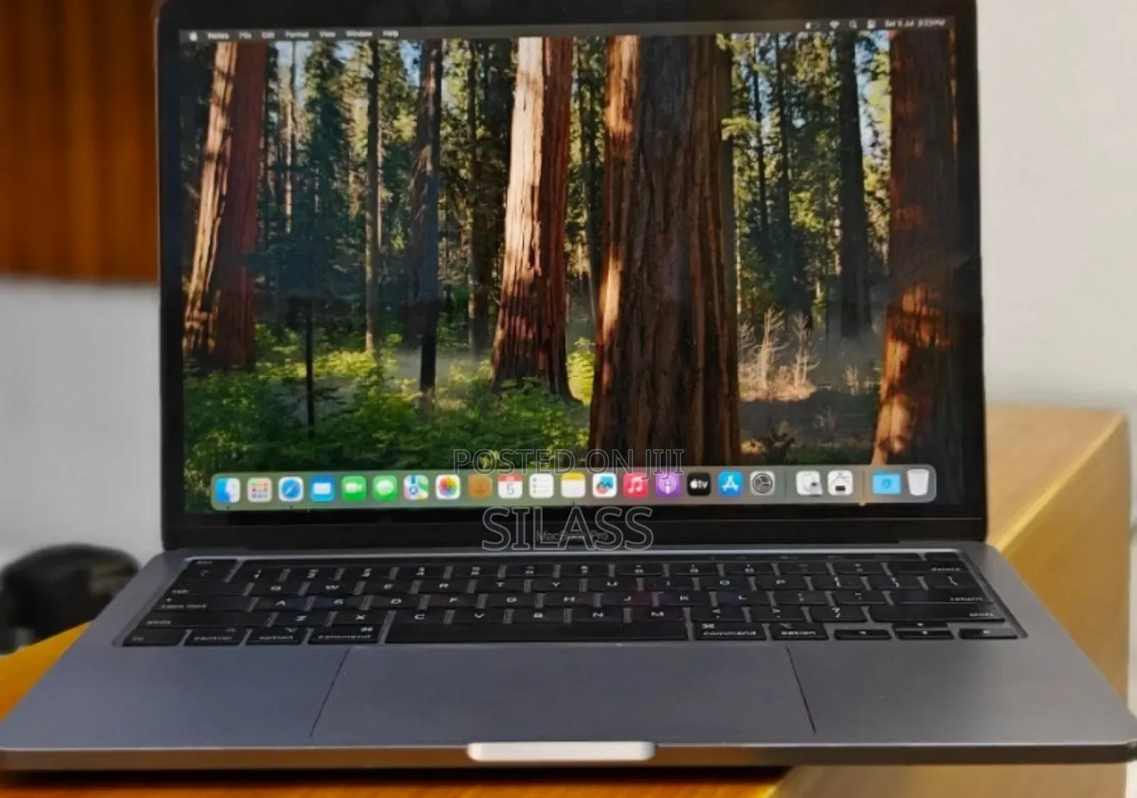 New Laptop Apple MacBook Pro 2020 8GB Intel Core i5 SSD 256GB