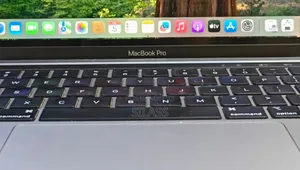 New Laptop Apple MacBook Pro 2020 8GB Intel Core i5 SSD 256GB