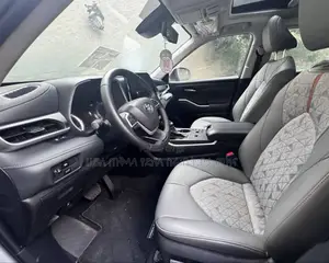 New Toyota Highlander Hybrid 2023 Silver