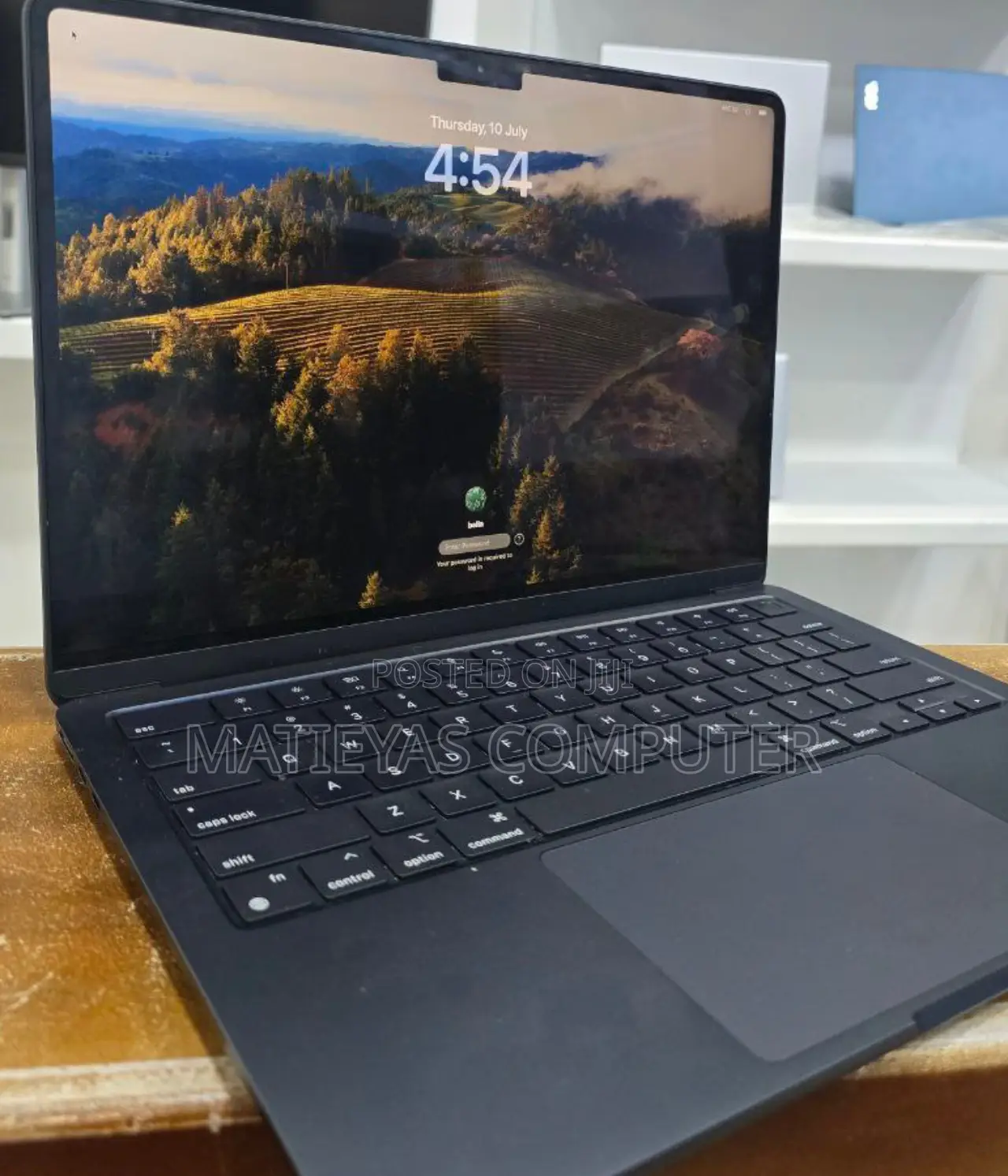 New Laptop Apple MacBook Air 2022 M2 8GB Apple M2 SSD 256GB