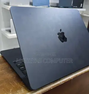 New Laptop Apple MacBook Air 2022 M2 8GB Apple M2 SSD 256GB