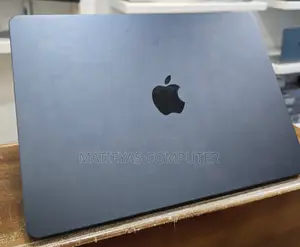 New Laptop Apple MacBook Air 2022 M2 8GB Apple M2 SSD 256GB