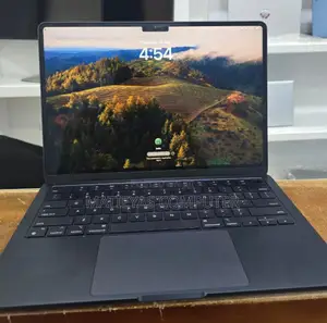 New Laptop Apple MacBook Air 2022 M2 8GB Apple M2 SSD 256GB