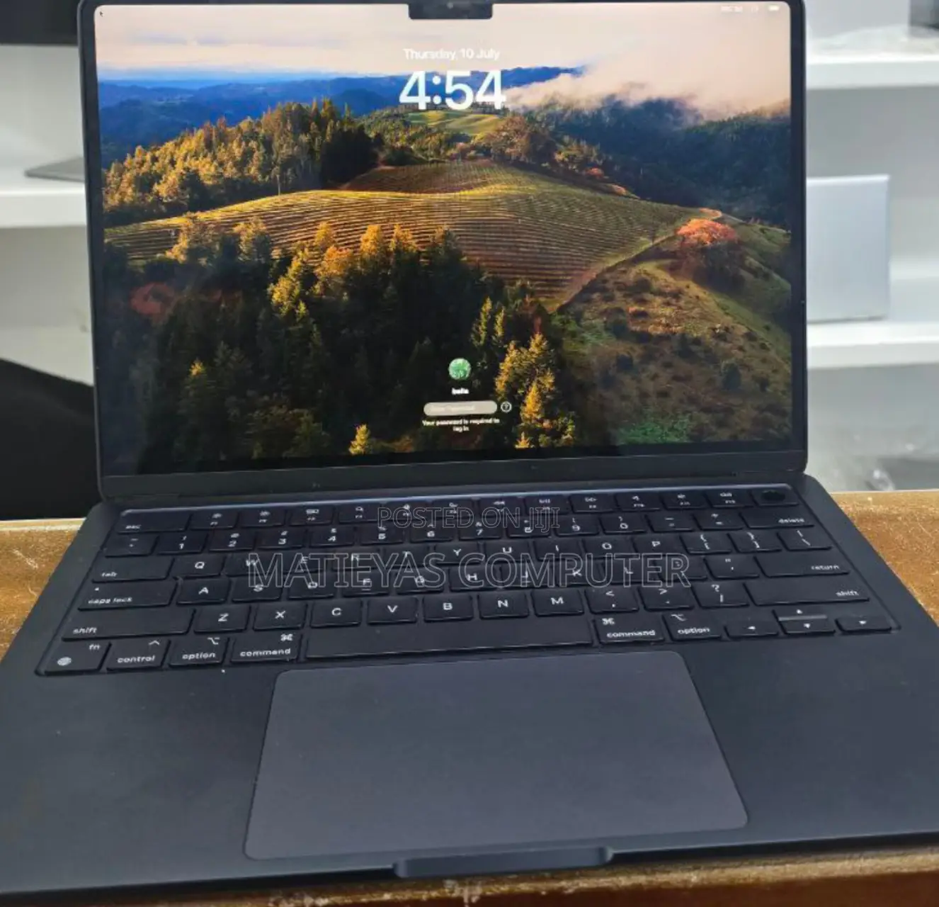 New Laptop Apple MacBook Air 2022 M2 8GB Apple M2 SSD 256GB