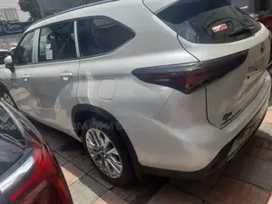 New Toyota Highlander Hybrid 2023 Pearl