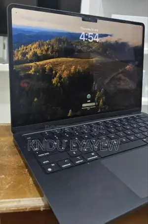 Photo - New Laptop Apple MacBook 8GB Apple M2 SSD 256GB