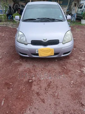 Photo - Toyota Vitz 2004 Silver
