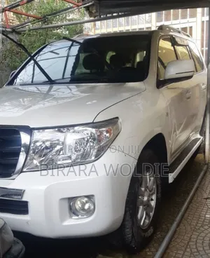 Photo - Toyota Land Cruiser 2010 White