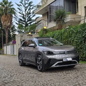 Photo - Volkswagen ID.6 2022 Purple