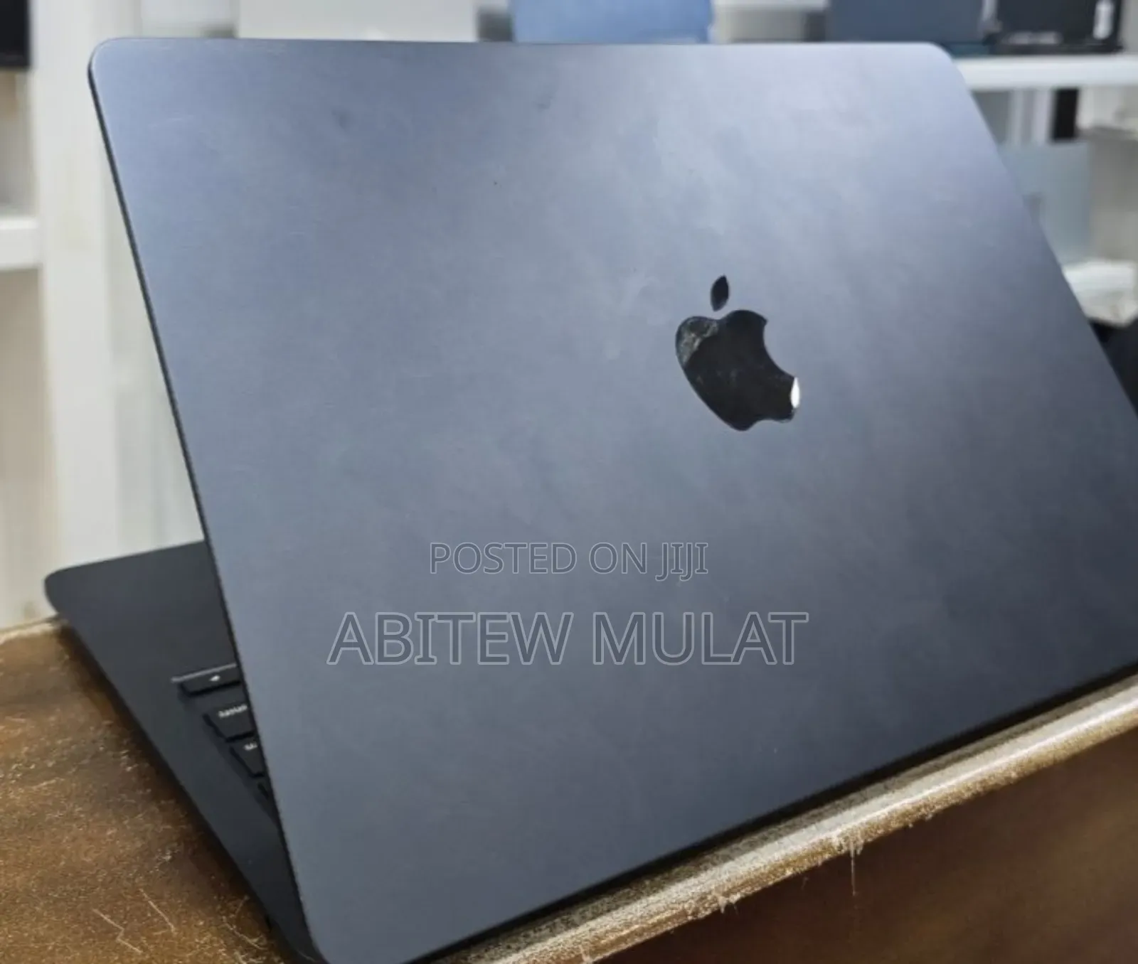 New Laptop Apple MacBook Air 2022 M2 8GB Apple M2 SSD 256GB