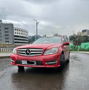 Photo - Mercedes-Benz C250 2014 Red