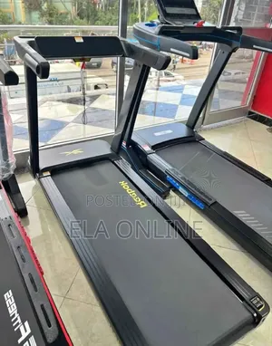 Photo - Treadmills በከፍተኛ ቴክኖሎጂ የቤት የአካል ብቃት ትሬድሚሎች