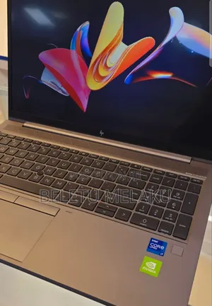 New Laptop HP ZBook Firefly G8 16GB Intel Core I7 SSD 1T