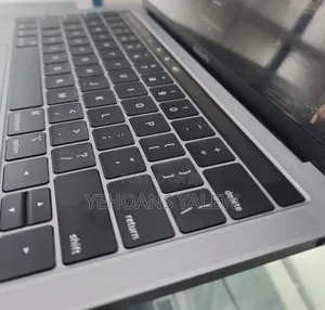 Photo - New Laptop Apple MacBook Pro 2019 8GB Intel Core I5 SSD 256GB
