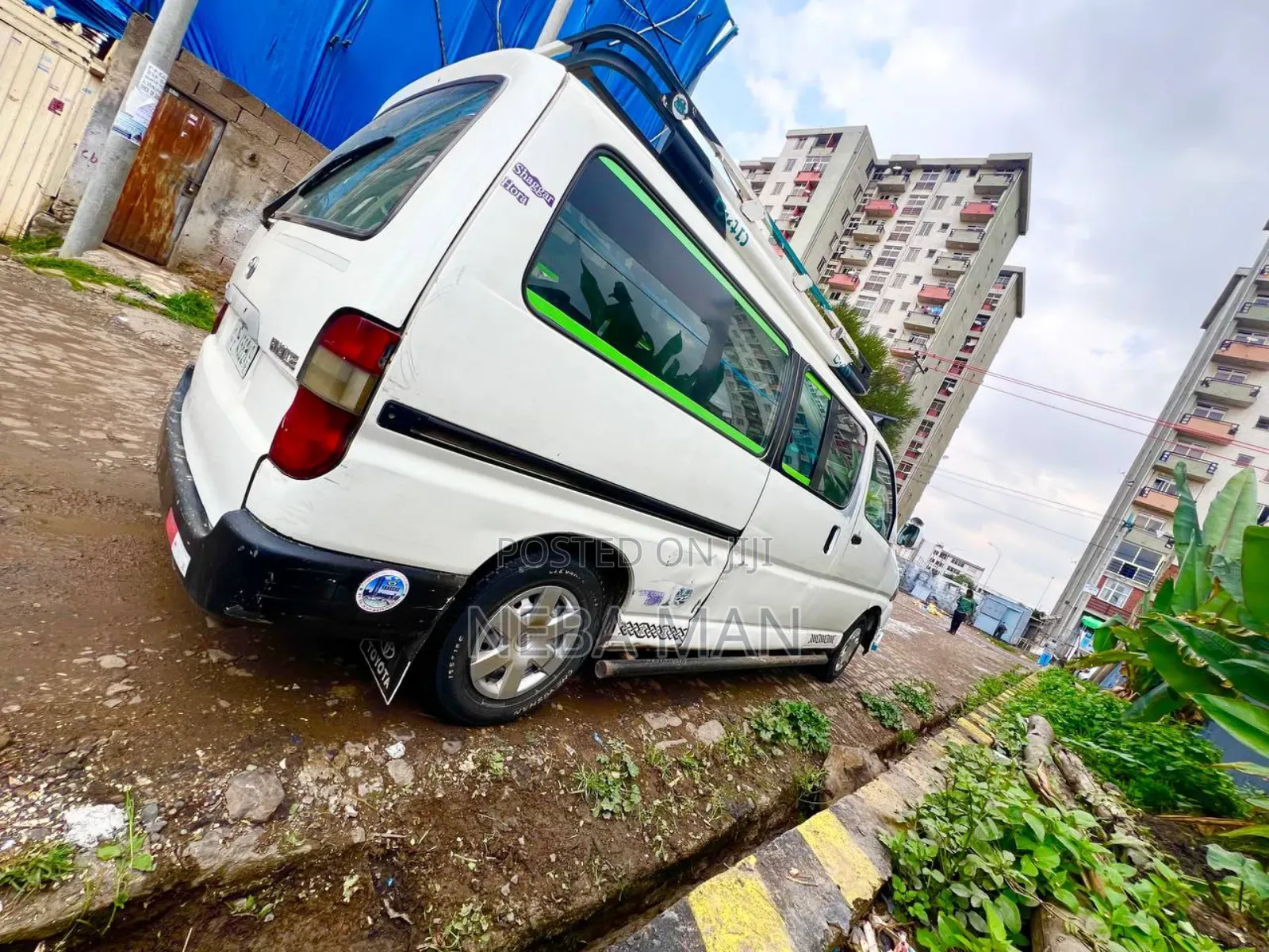 Toyota HiAce 2009 White