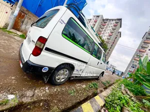 Toyota HiAce 2009 White