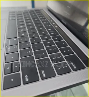 New Laptop Apple MacBook Pro 2019 8GB Intel Core I5 SSD 256GB