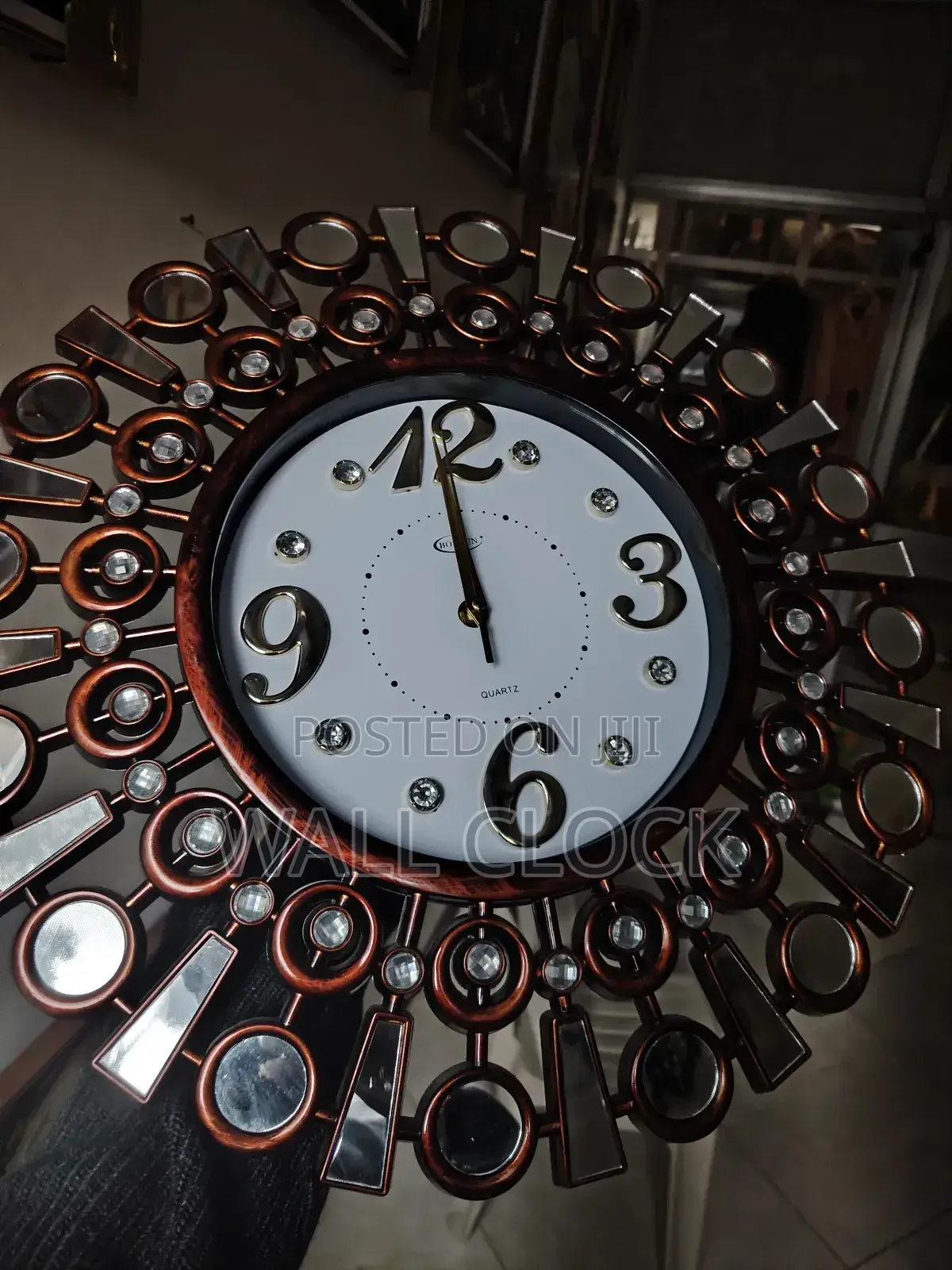 ቆንጆ የግድግዳ ስዓት