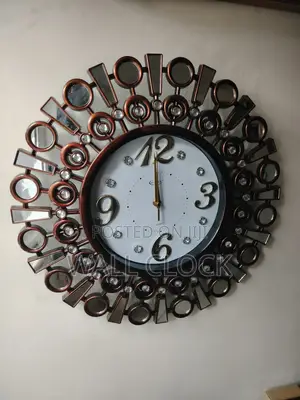 ቆንጆ የግድግዳ ስዓት