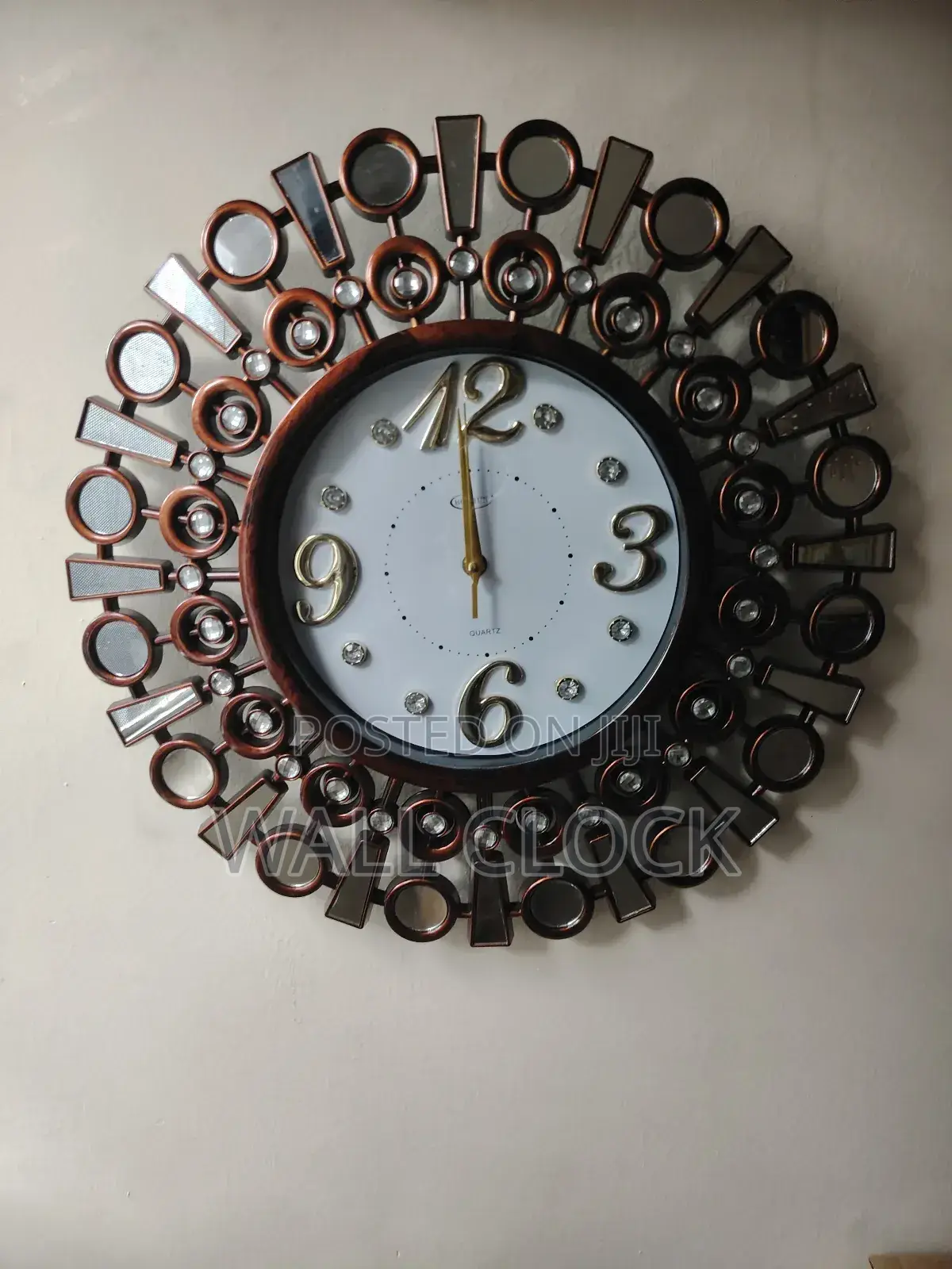 ቆንጆ የግድግዳ ስዓት