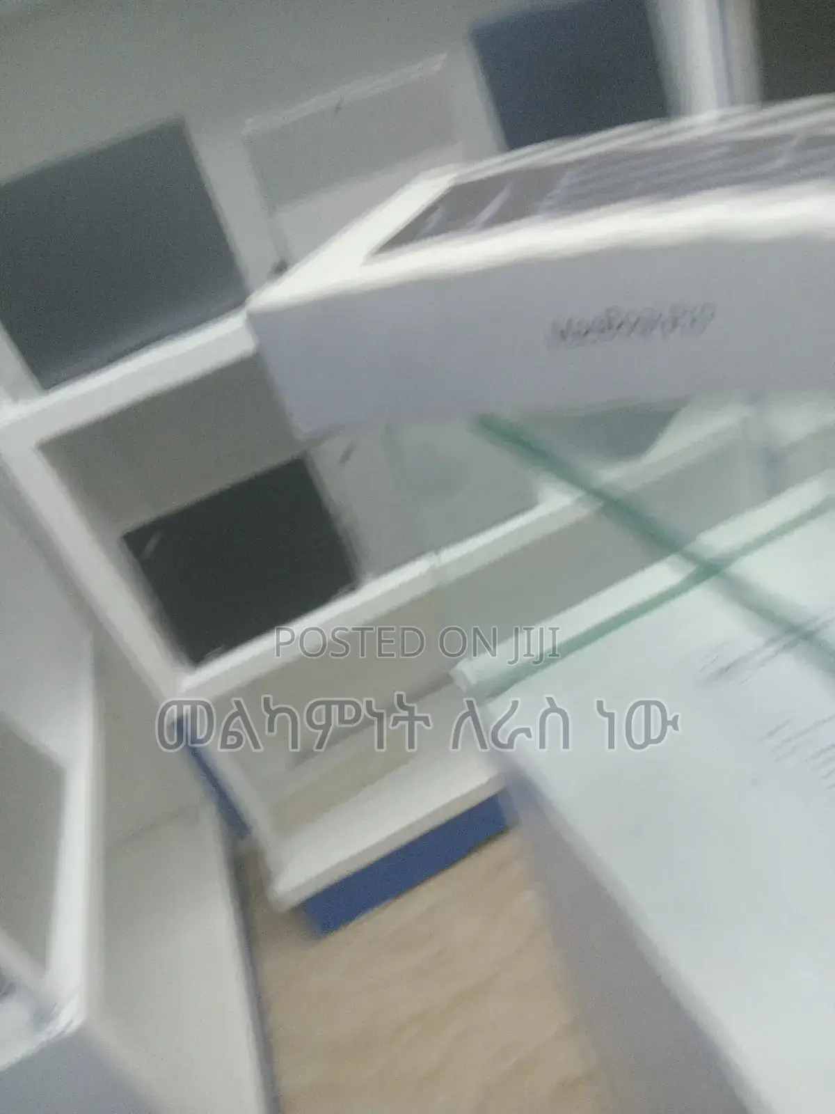 New Laptop Apple MacBook Pro 2024 M4 14-Inch 16GB Apple M4 SSD 512GB