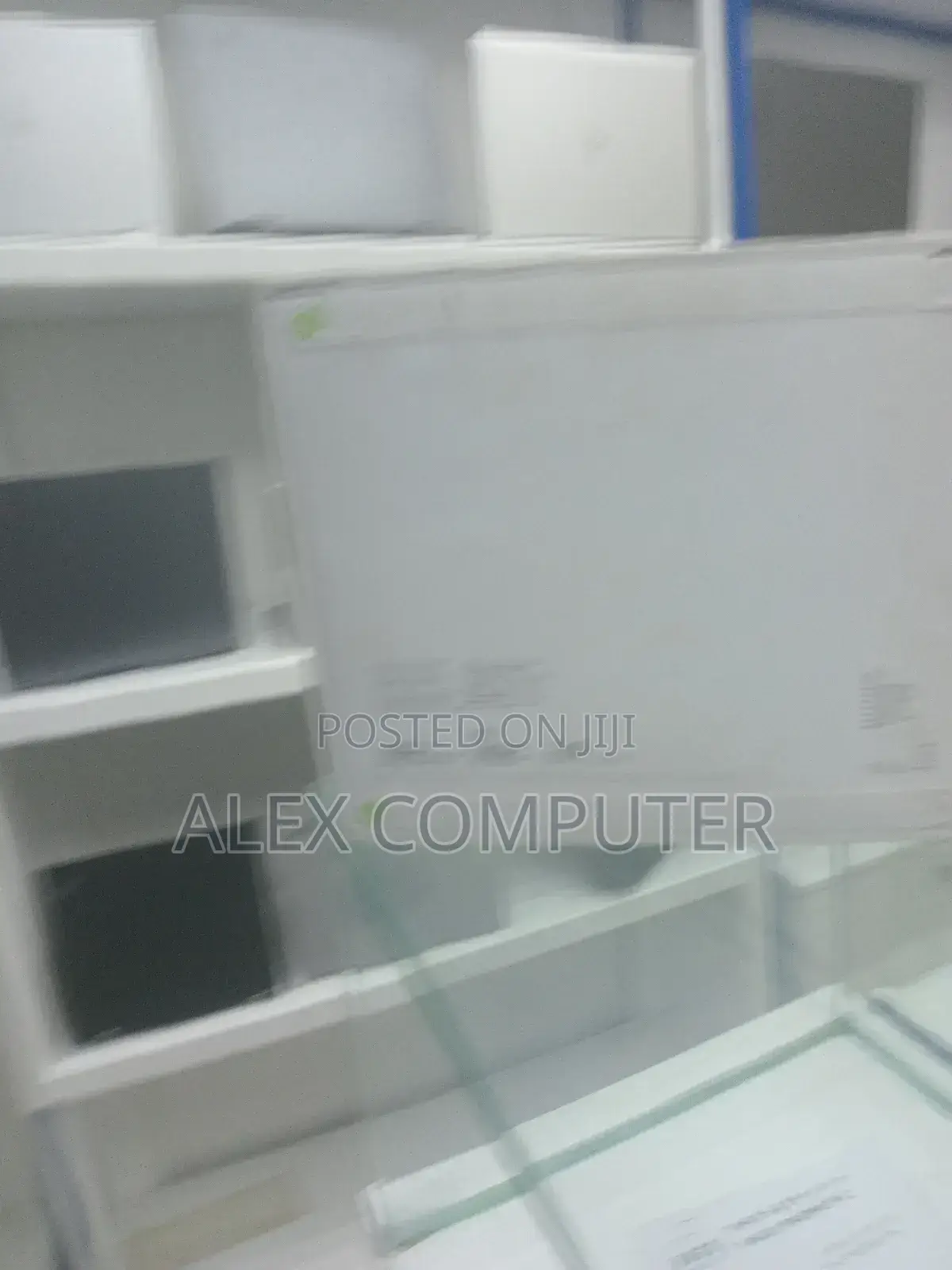 New Laptop Apple MacBook Pro 2024 M4 14-Inch 16GB Apple M4 SSD 512GB