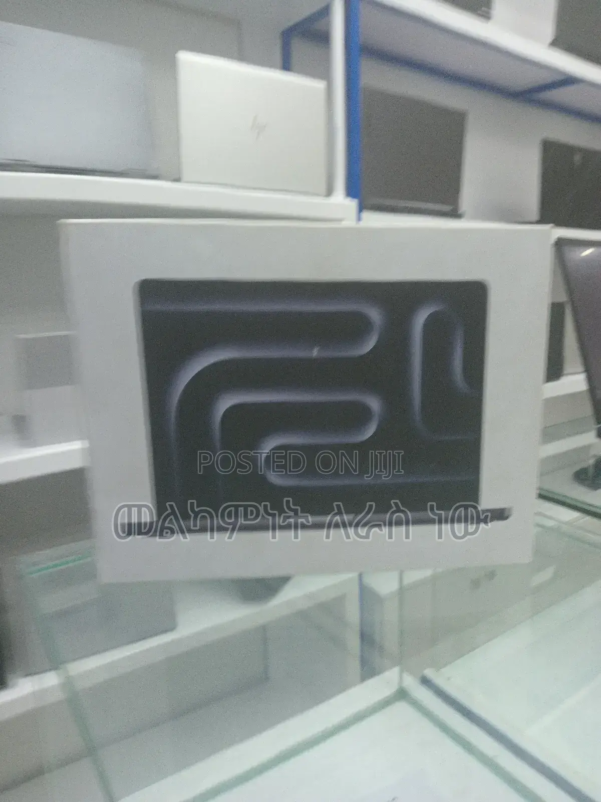 New Laptop Apple MacBook Pro 2024 M4 14-Inch 16GB Apple M4 SSD 512GB