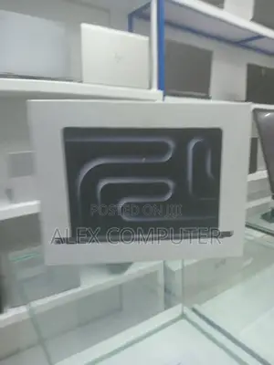 New Laptop Apple MacBook Pro 2024 M4 14-Inch 16GB Apple M4 SSD 512GB