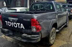 Toyota Hilux 2021 Black