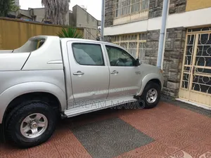 Photo - Toyota Hilux 2008 Gold
